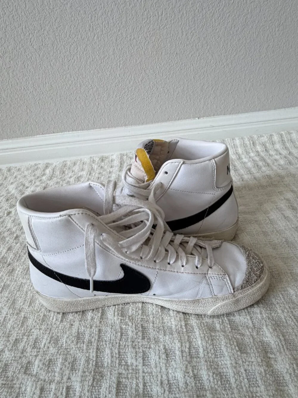 Nike Blazer Mid '77 Vintage White/Black | Women's Size 9 (Fits 8-8.5)